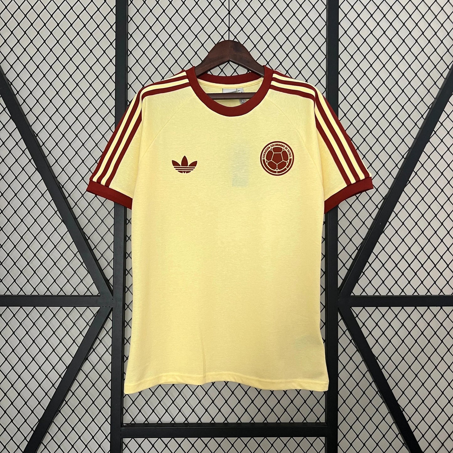 COLOMBIA SPECIAL EDITION LIMITED ADIDAS RETRO I 24/25 MEN